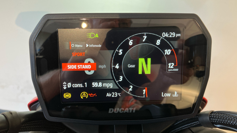 Hypermotard V2 (26MY)